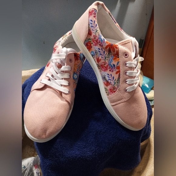 no brand Shoes - Woman's peach/flowers sneakers